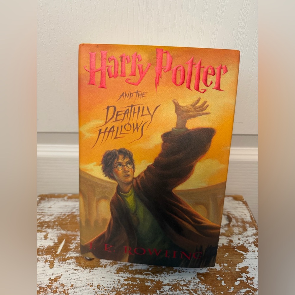 Harry Potter and the Deathly Hallows Hardcover – First Edition (2007)